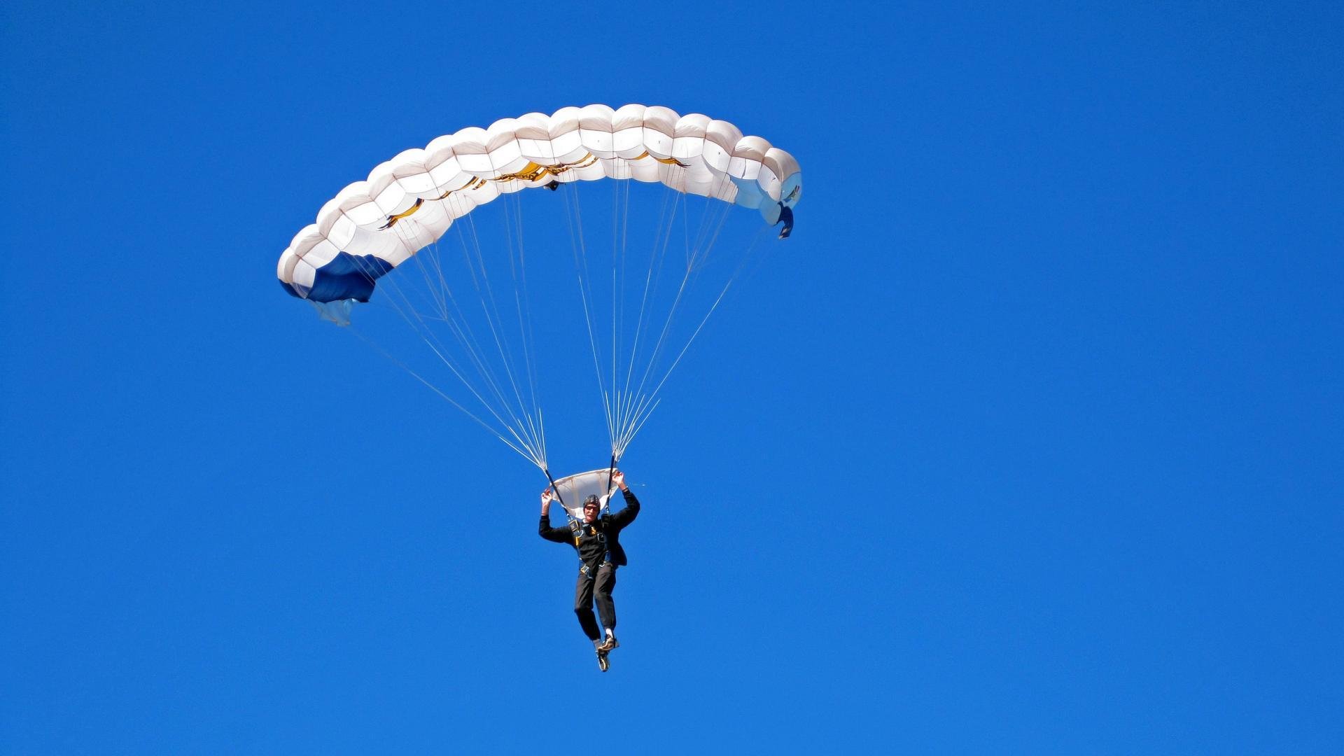 田径世锦赛震撼时刻,新星打破尘封15年世界纪录,全场沸腾!