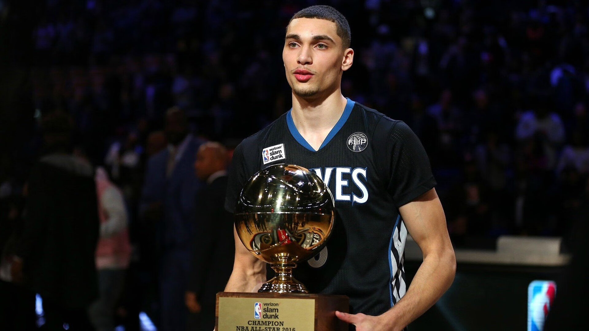 季后赛激战正酣,豪门对决引爆篮球热潮